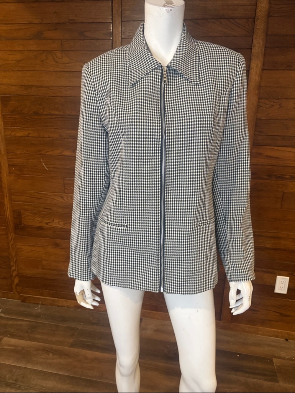Black & White Houndstooth Zip Blazer